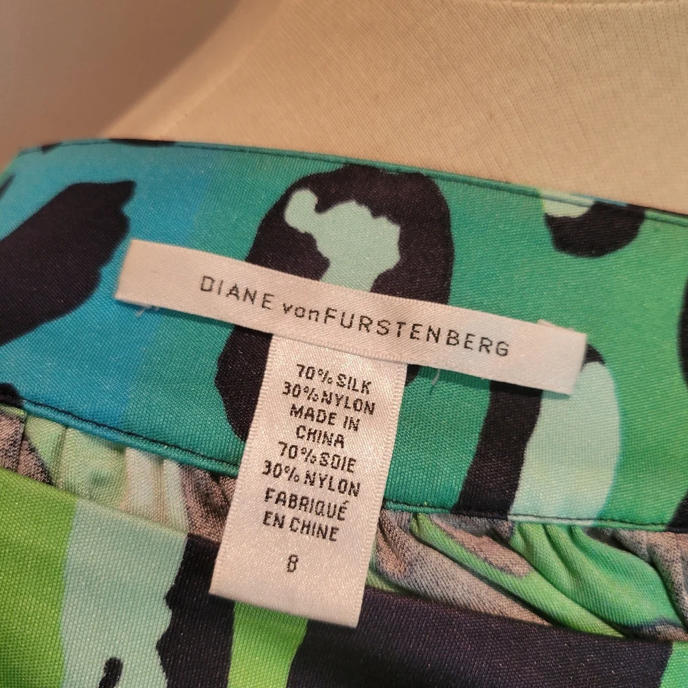 Diane Von Furstenberg Silk Blue & Green Leopard Print Bell Sleeve Blouse SZ 8 - Picture 9 of 10